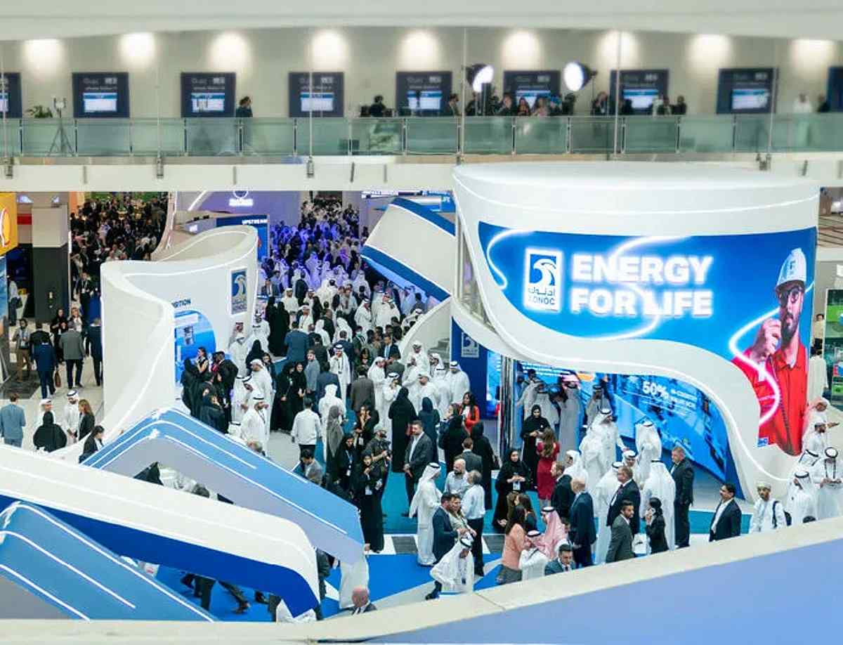 "أديبك 2026" في أبوظبي يستقطب 239 ألف زائر من 170 دولة
