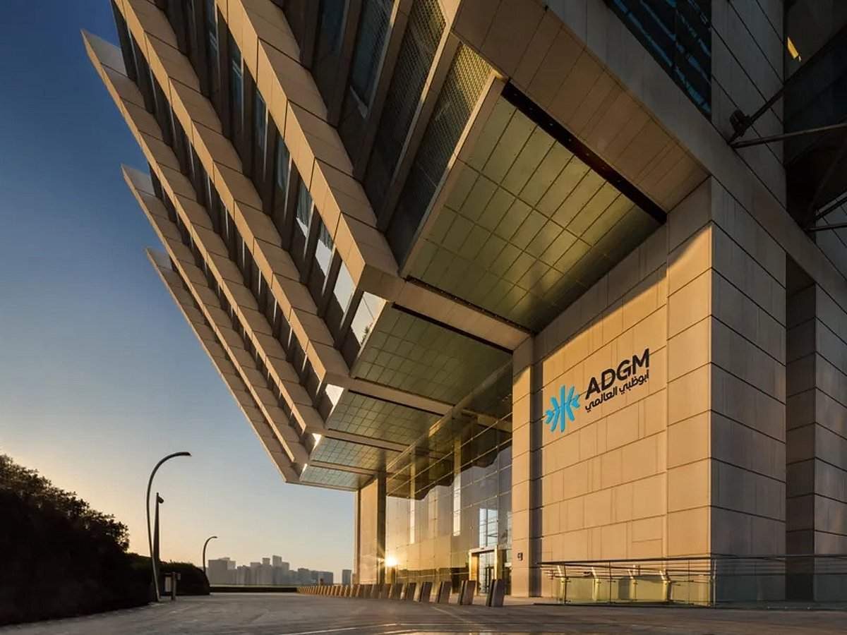 سوق أبوظبي العالمي يغرّم شركة تدقيق 323,180 درهما بعد تفتيش كشف مخالفات