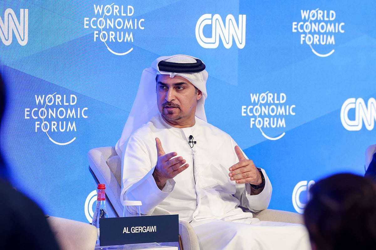 توترات هرمز ترفع تكاليف الشحن في الخليج ثلاثين مرة والإمارات تبني طرقا بديلة