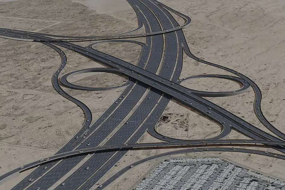 طريق "الممر الرابع" بطول 80 كم بين الشارقة ودبي وأبوظبي يجذب أنظار المطورين العقاريين