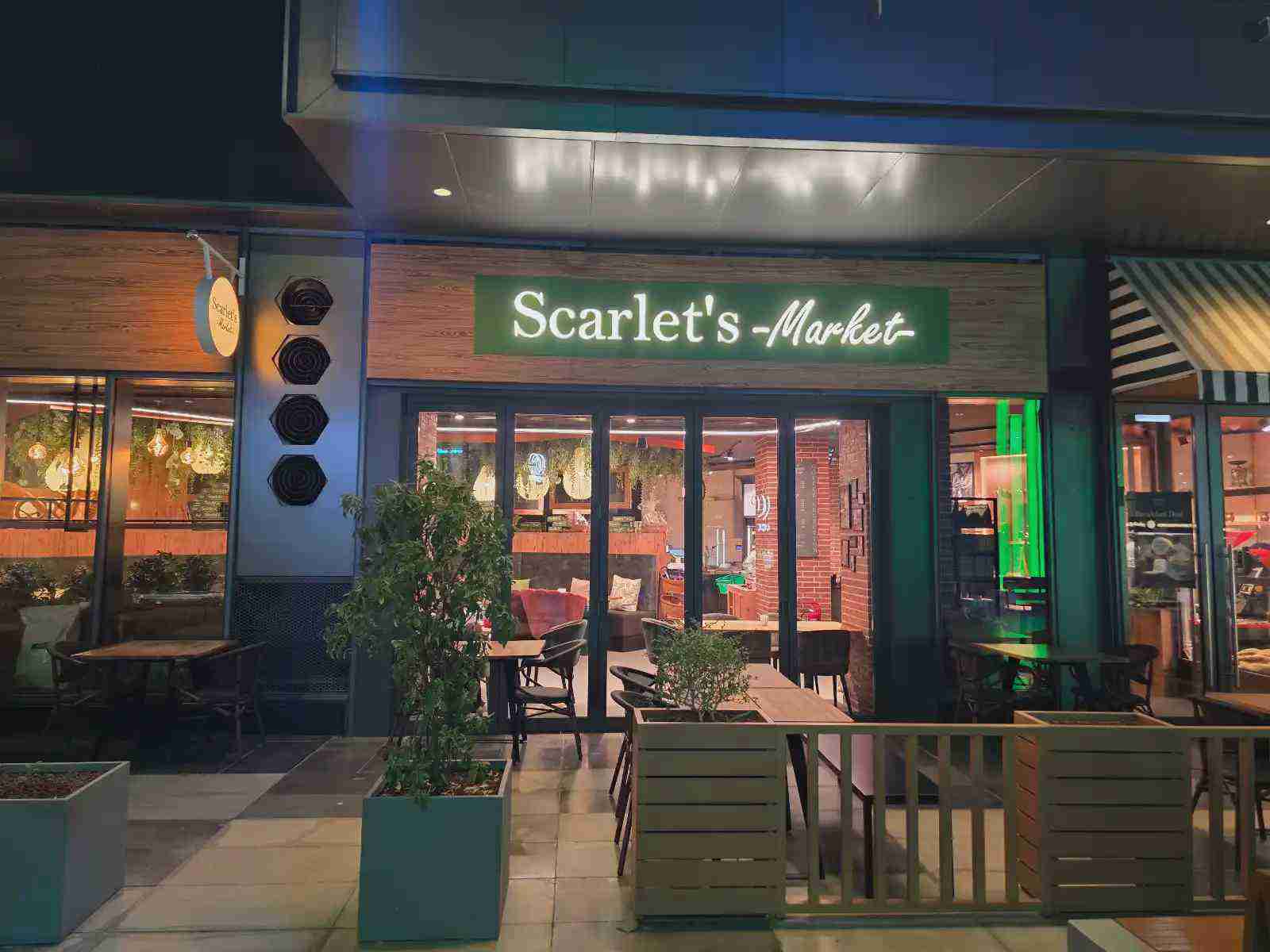 سكارليتس ماركت - cafe-restaurant